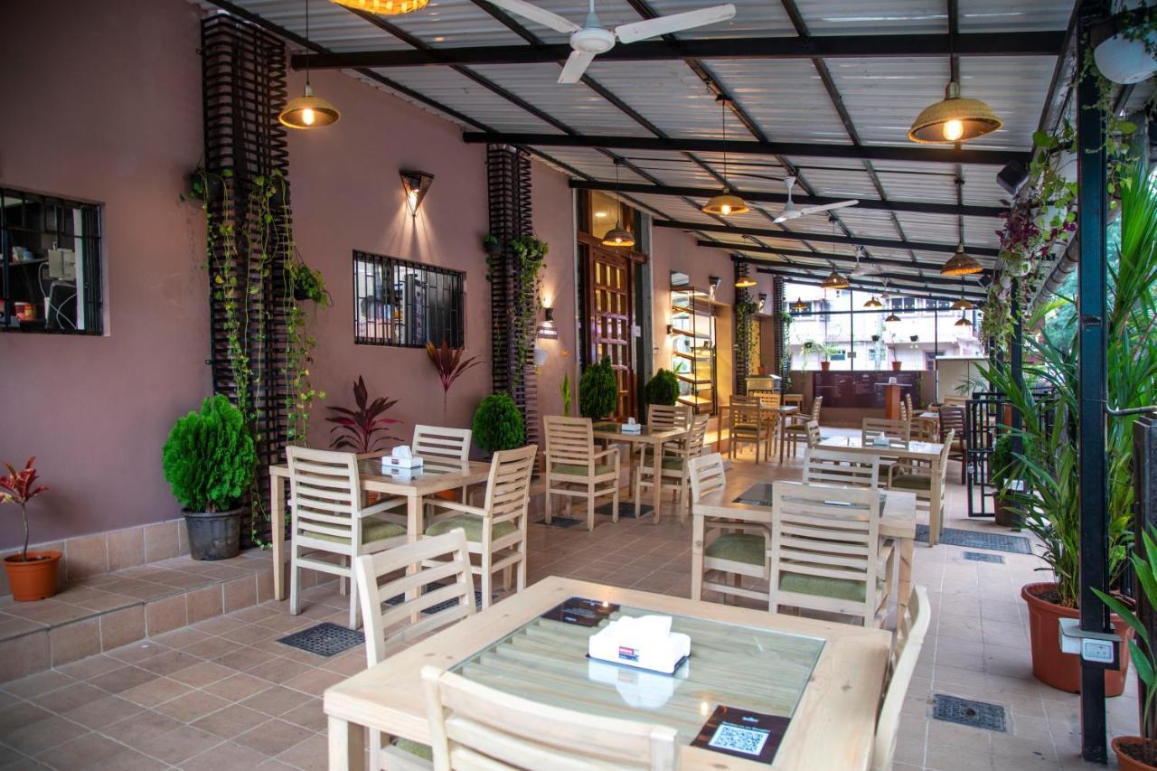 Palm Air By Goa Stays Panaji Esterno foto